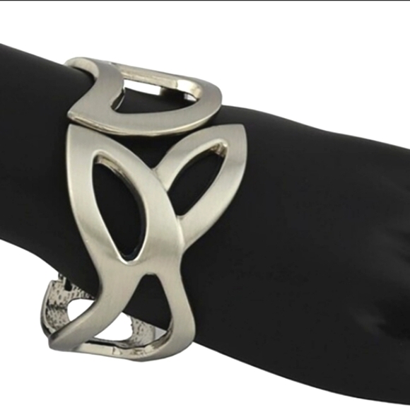 Vintage silver bangle costume jewelry bracelet - Picture 2 of 8